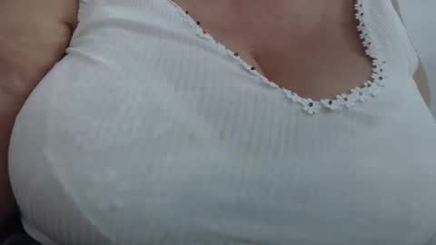 Snapshot of maturedesire chatting on 01.06.25 Desire online show from 01.06.25