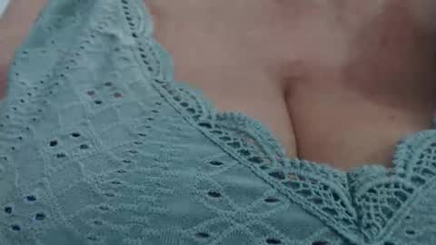 Snapshot of maturedesire chatting on 01.07.25 Desire online show from 01.07.25