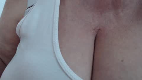 Snapshot of maturedesire chatting on 01.11.25 Desire online show from 01.11.25