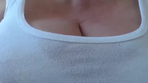 Snapshot of maturedesire chatting on 01.28.25 Desire online show from 01.28.25