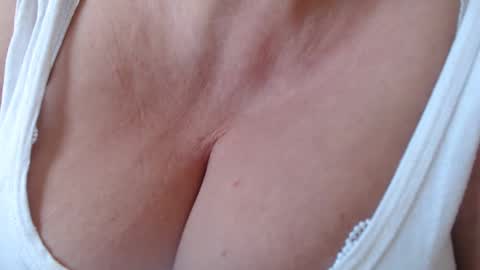 Snapshot of maturedesire chatting on 01.29.25 Desire online show from 01.29.25