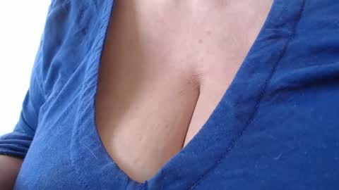 Snapshot of maturedesire chatting on 02.14.25 Desire online show from 02.14.25