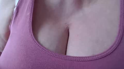 Snapshot of maturedesire chatting on 02.15.25 Desire online show from 02.15.25