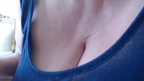 Snapshot of maturedesire chatting on 02.22.25 Desire online show from 02.22.25