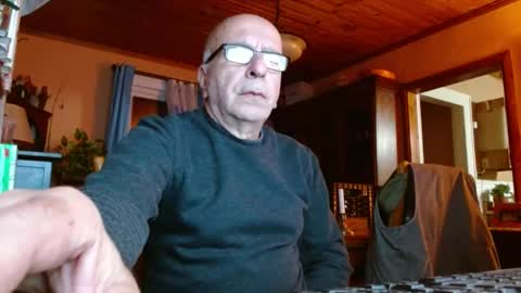 Snapshot of mauriceandre chatting on 12.04.24 Maurice online show from 12.04.24