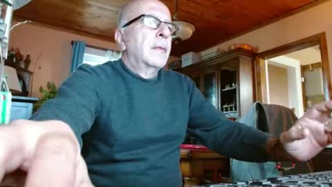 Snapshot of mauriceandre chatting on 12.05.24 Maurice online show from 12.05.24