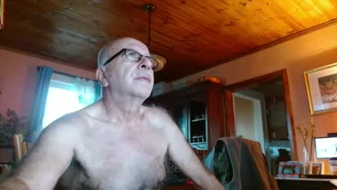 Snapshot of mauriceandre chatting on 12.12.24 Maurice online show from 12.12.24