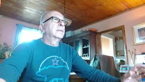 Snapshot of mauriceandre chatting on 12.13.24 Maurice online show from 12.13.24