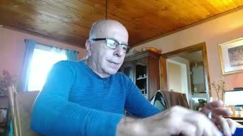 Snapshot of mauriceandre chatting on 12.16.24 Maurice online show from 12.16.24