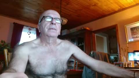 Snapshot of mauriceandre chatting on 12.17.24 Maurice online show from 12.17.24