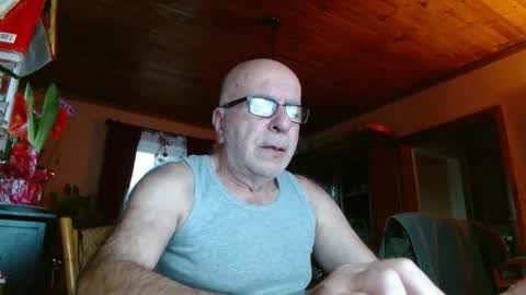 Snapshot of mauriceandre chatting on 12.28.24 Maurice online show from 12.28.24