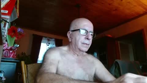 Snapshot of mauriceandre chatting on 12.29.24 Maurice online show from 12.29.24