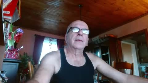 Snapshot of mauriceandre chatting on 12.31.24 Maurice online show from 12.31.24