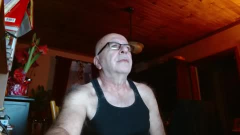 Snapshot of mauriceandre chatting on 01.02.25 Maurice online show from 01.02.25