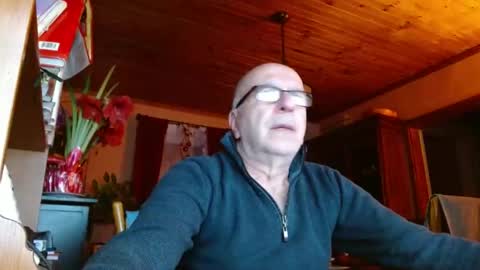 Snapshot of mauriceandre chatting on 01.09.25 Maurice online show from 01.09.25