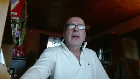 Snapshot of mauriceandre chatting on 01.12.25 Maurice online show from 01.12.25