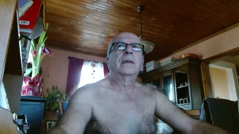 Snapshot of mauriceandre chatting on 01.13.25 Maurice online show from 01.13.25