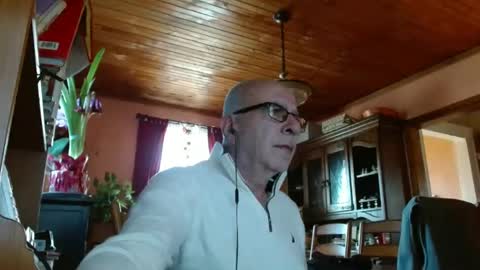 Snapshot of mauriceandre chatting on 01.15.25 Maurice online show from 01.15.25