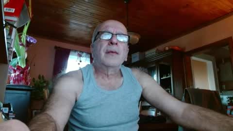 Snapshot of mauriceandre chatting on 01.17.25 Maurice online show from 01.17.25