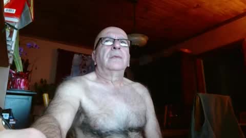 Snapshot of mauriceandre chatting on 01.19.25 Maurice online show from 01.19.25