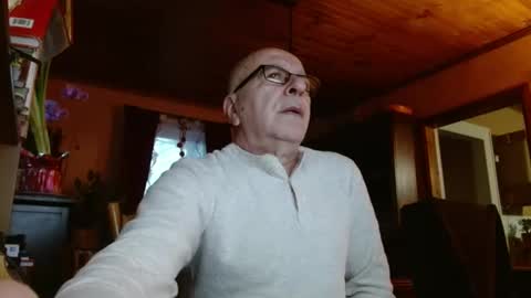 Snapshot of mauriceandre chatting on 01.21.25 Maurice online show from 01.21.25