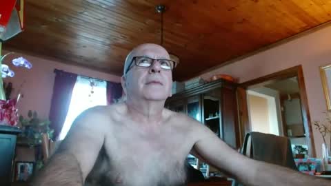 Snapshot of mauriceandre chatting on 01.27.25 Maurice online show from 01.27.25