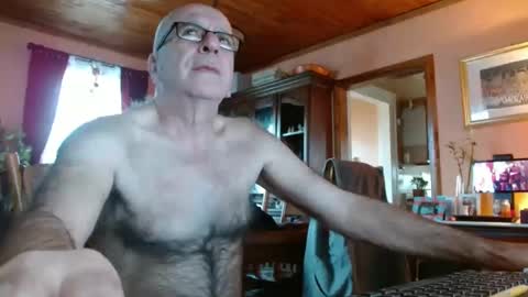 Snapshot of mauriceandre chatting on 01.28.25 Maurice online show from 01.28.25