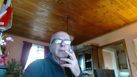 Snapshot of mauriceandre chatting on 01.31.25 Maurice online show from 01.31.25