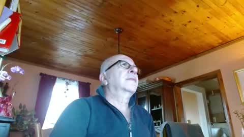 Snapshot of mauriceandre chatting on 02.02.25 Maurice online show from 02.02.25