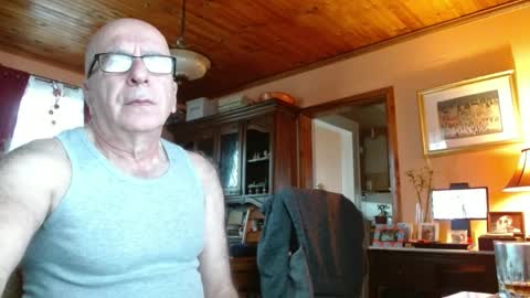 Snapshot of mauriceandre chatting on 02.15.25 Maurice online show from 02.15.25