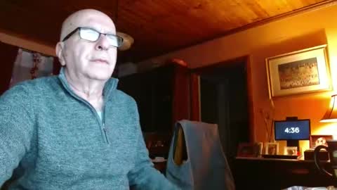 Snapshot of mauriceandre chatting on 02.17.25 Maurice online show from 02.17.25