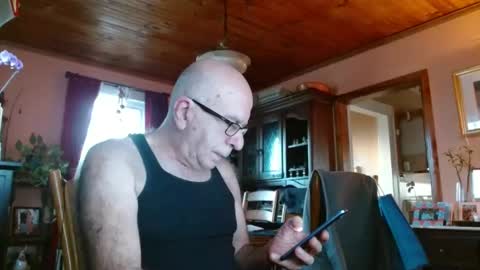 Snapshot of mauriceandre chatting on 02.26.25 Maurice online show from 02.26.25