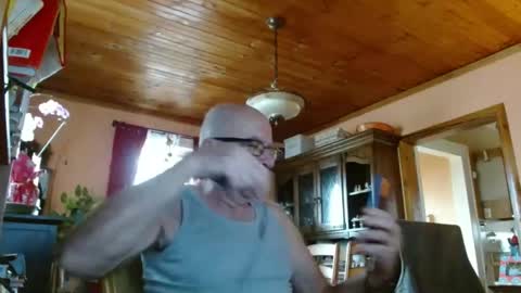 Snapshot of mauriceandre chatting on 03.04.25 Maurice online show from 03.04.25