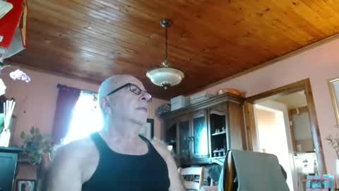 Snapshot of mauriceandre chatting on 03.11.25 Maurice online show from 03.11.25