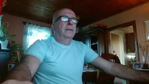 Snapshot of mauriceandre chatting on 10.01.25 Maurice online show from 10.01.25