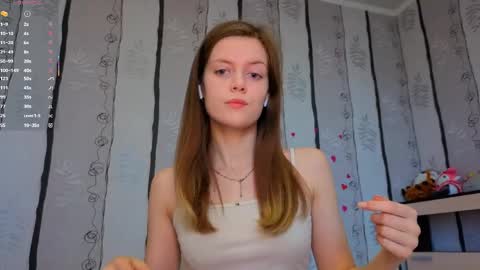 Snapshot of maurineneverman chatting on 05.19.26 Lucy online show from 05.19.26