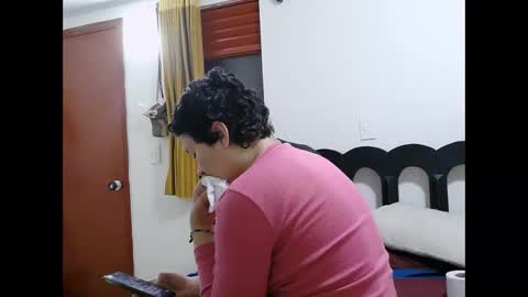 Snapshot of mauroluxandra chatting on 04.16.26 mauroluxandra online show from 04.16.26