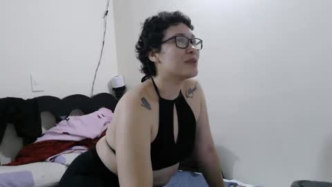 Snapshot of mauroluxandra chatting on 05.04.26 mauroluxandra online show from 05.04.26