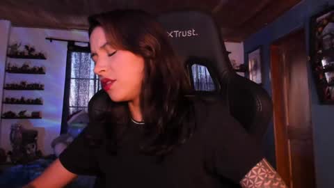 Snapshot of mavis_fuentes chatting on 12.17.24 Hilary online show from 12.17.24