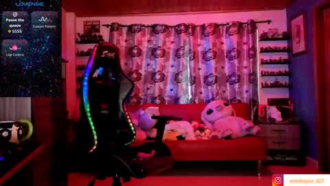 Hilary online show from 12.19.25