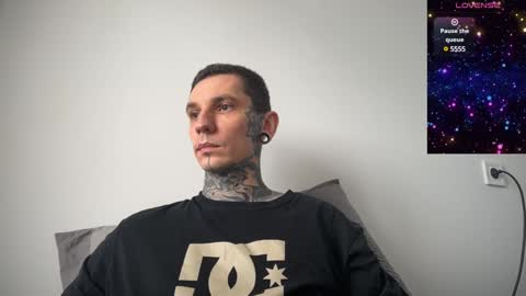 Snapshot of max_reaves chatting on 02.07.25 online show from 02.07.25