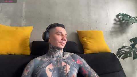 Snapshot of max_reaves chatting on 10.05.25 online show from 10.05.25