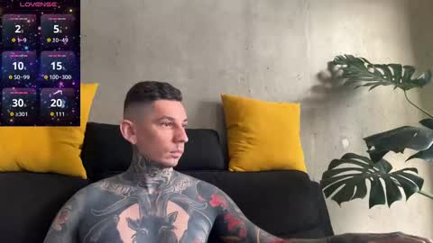 Snapshot of max_reaves chatting on 10.06.25 online show from 10.06.25