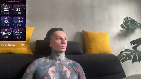 Snapshot of max_reaves chatting on 10.12.25 online show from 10.12.25