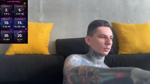Snapshot of max_reaves chatting on 10.19.25 online show from 10.19.25