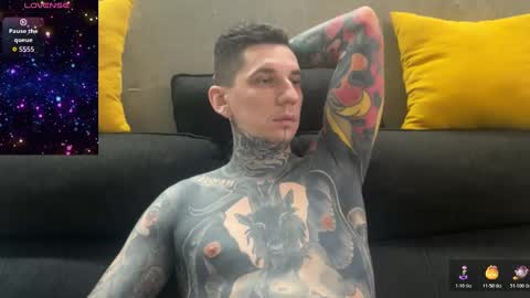 Snapshot of max_reaves chatting on 10.20.25 online show from 10.20.25