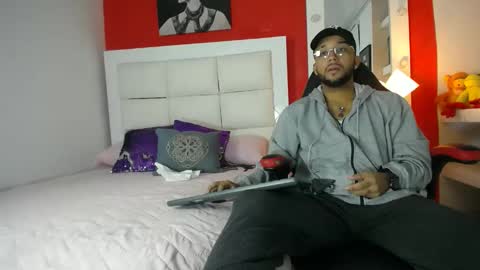 Snapshot of max_sexyhot26 chatting on 01.19.25 max_sexyhot26 online show from 01.19.25