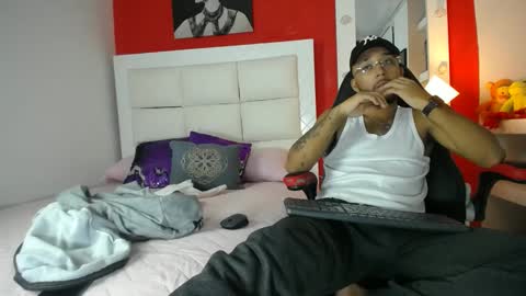 Snapshot of max_sexyhot26 chatting on 01.19.25 max_sexyhot26 online show from 01.19.25