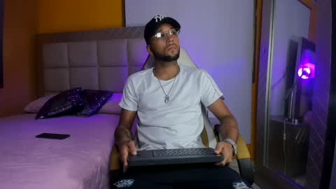 Snapshot of max_sexyhot26 chatting on 02.10.25 max_sexyhot26 online show from 02.10.25