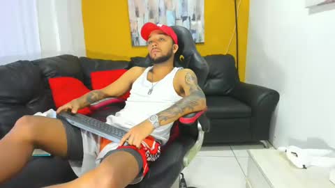 Snapshot of max_sexyhot26 chatting on 03.06.25 max_sexyhot26 online show from 03.06.25